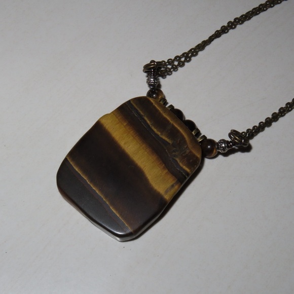 Jewelry - Brown and Tan Vintage Pendant Necklace